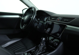 Подержанный автомобиль Skoda Superb Liftback 2019 года (10 фото)