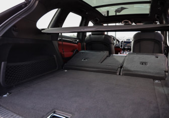 Подержанный автомобиль Porsche Cayenne 2014 года (39 фото)