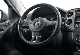Подержанный автомобиль Volkswagen Tiguan 2011 года (15 фото)