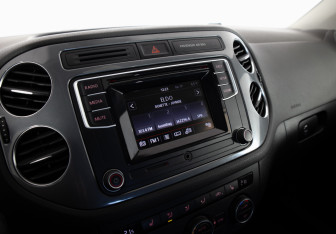 Подержанный автомобиль Volkswagen Tiguan 2015 года (18 фото)