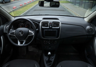 Подержанный автомобиль Renault Sandero 2020 года (11 фото)