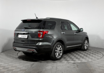 Подержанный автомобиль Ford Explorer 2017 года (5 фото)