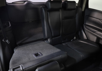 Подержанный автомобиль Mitsubishi Outlander 2012 года (24 фото)