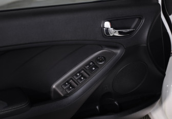 Подержанный автомобиль Kia Cerato Sedan 2015 года (18 фото)