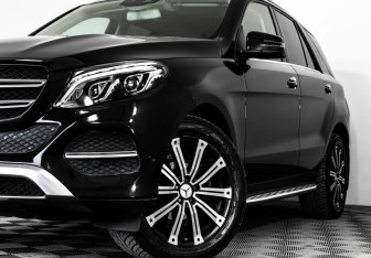 Подержанный автомобиль Mercedes-Benz GLE 2016 года (2 фото)