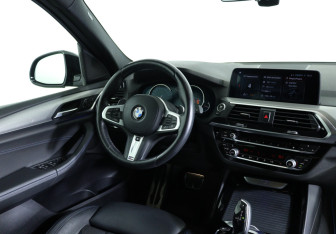 Подержанный автомобиль BMW X3 2018 года (12 фото)