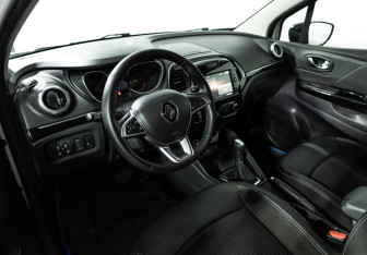 Подержанный автомобиль Renault Kaptur 2021 года (11 фото)