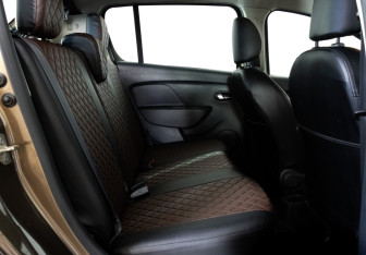 Подержанный автомобиль Renault Sandero 2018 года (15 фото)