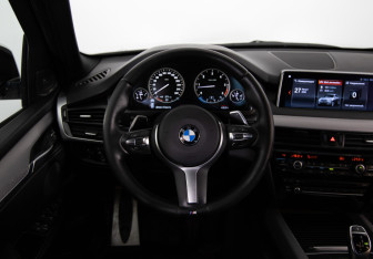 Подержанный автомобиль BMW X5 2017 года (10 фото)