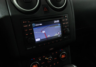 Подержанный автомобиль Nissan Qashqai 2012 года (17 фото)