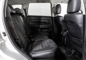 Подержанный автомобиль Mitsubishi Outlander 2021 года (21 фото)