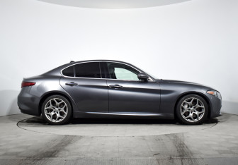 Подержанный автомобиль Alfa Romeo Giulia 2018 года (5 фото)