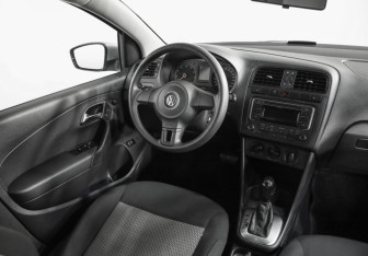 Подержанный автомобиль Volkswagen Polo Sedan 2015 года (9 фото)