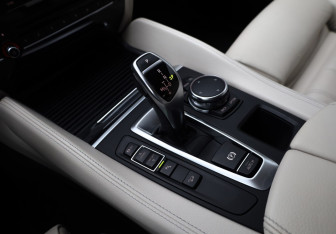 Подержанный автомобиль BMW X6 2016 года (13 фото)