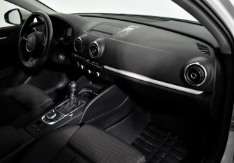 Подержанный автомобиль Audi A3 Sedan 2016 года (12 фото)