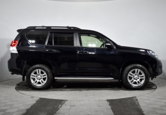 Подержанный автомобиль Toyota Land Cruiser Prado 2012 года (4 фото)
