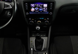 Подержанный автомобиль Skoda Octavia Liftback 2019 года (12 фото)