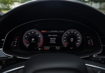 Подержанный автомобиль Audi Q8 2018 года (13 фото)