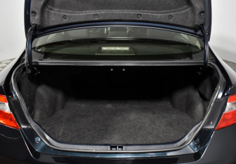 Подержанный автомобиль Toyota Camry Sedan 2012 года (17 фото)
