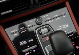 Подержанный автомобиль Porsche Cayenne 2019 года (23 фото)