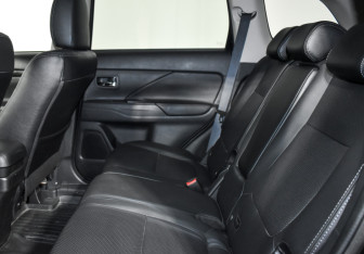 Подержанный автомобиль Mitsubishi Outlander 2015 года (12 фото)