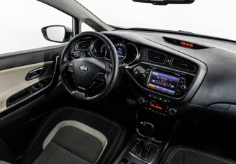 Подержанный автомобиль Kia Ceed Hatchback 2013 года (15 фото)