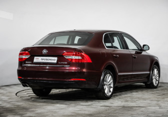 Подержанный автомобиль Skoda Superb Liftback 2014 года (5 фото)