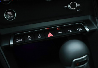 Подержанный автомобиль Audi Q3 2024 года (21 фото)