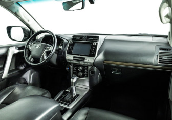 Подержанный автомобиль Toyota Land Cruiser Prado 2019 года (9 фото)