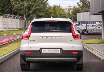 Подержанный автомобиль Volvo XC40 2021 года (7 фото)