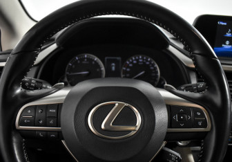 Подержанный автомобиль Lexus RX 2020 года (19 фото)