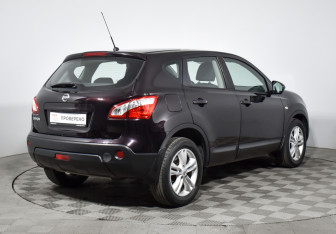 Подержанный автомобиль Nissan Qashqai 2012 года (5 фото)