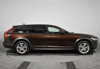 Подержанный автомобиль Volvo V90 Cross Country 2019 года (4 фото)