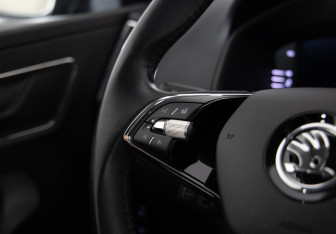 Подержанный автомобиль Skoda Karoq 2021 года (19 фото)