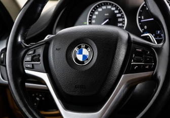 Подержанный автомобиль BMW X6 2015 года (11 фото)