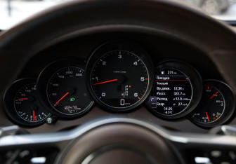 Подержанный автомобиль Porsche Cayenne 2015 года (14 фото)