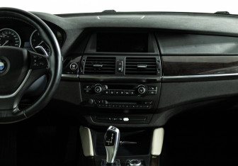 Подержанный автомобиль BMW X6 2013 года (14 фото)