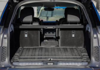 Подержанный автомобиль Land Rover Discovery 2017 года (34 фото)