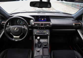 Подержанный автомобиль Lexus IS Sedan 2014 года (12 фото)