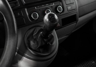 Подержанный автомобиль Volkswagen Caravelle 2011 года (10 фото)