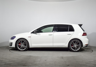 Подержанный автомобиль Volkswagen Golf GTI Hatchback 2015 года (8 фото)