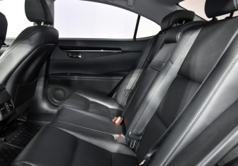 Подержанный автомобиль Lexus ES 2012 года (12 фото)