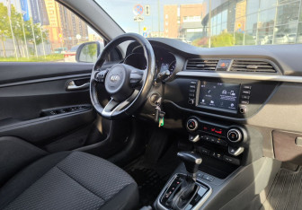 Подержанный автомобиль Kia Rio Hatchback 2019 года (12 фото)