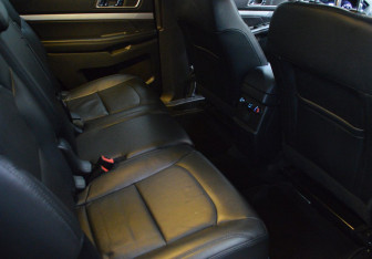 Подержанный автомобиль Ford Explorer 2017 года (12 фото)