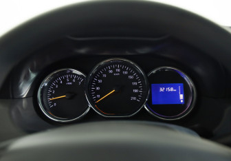 Подержанный автомобиль Renault Duster 2016 года (12 фото)