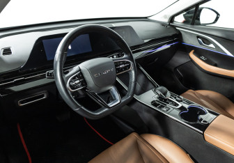 Подержанный автомобиль Omoda C5 2023 года (11 фото)