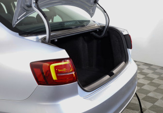 Подержанный автомобиль Volkswagen Jetta Sedan 2018 года (13 фото)