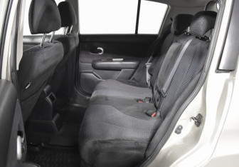 Подержанный автомобиль Nissan Tiida Hatchback 2013 года (11 фото)