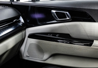 Подержанный автомобиль Kia Carnival 2021 года (22 фото)