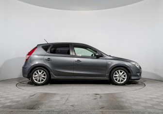 Подержанный автомобиль Hyundai i30 Hatchback 2011 года (4 фото)
